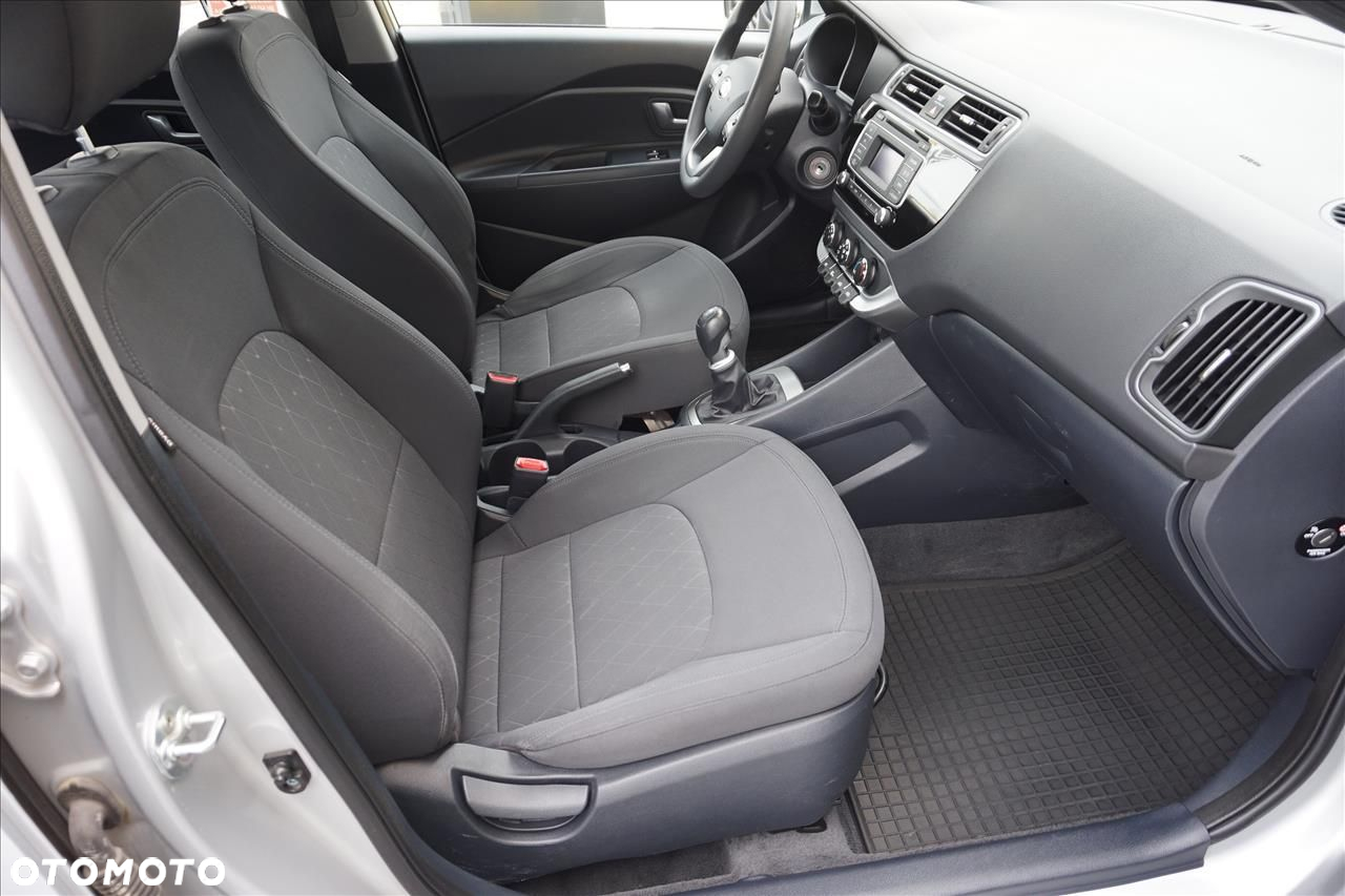 Kia Rio 1.4 L - 6
