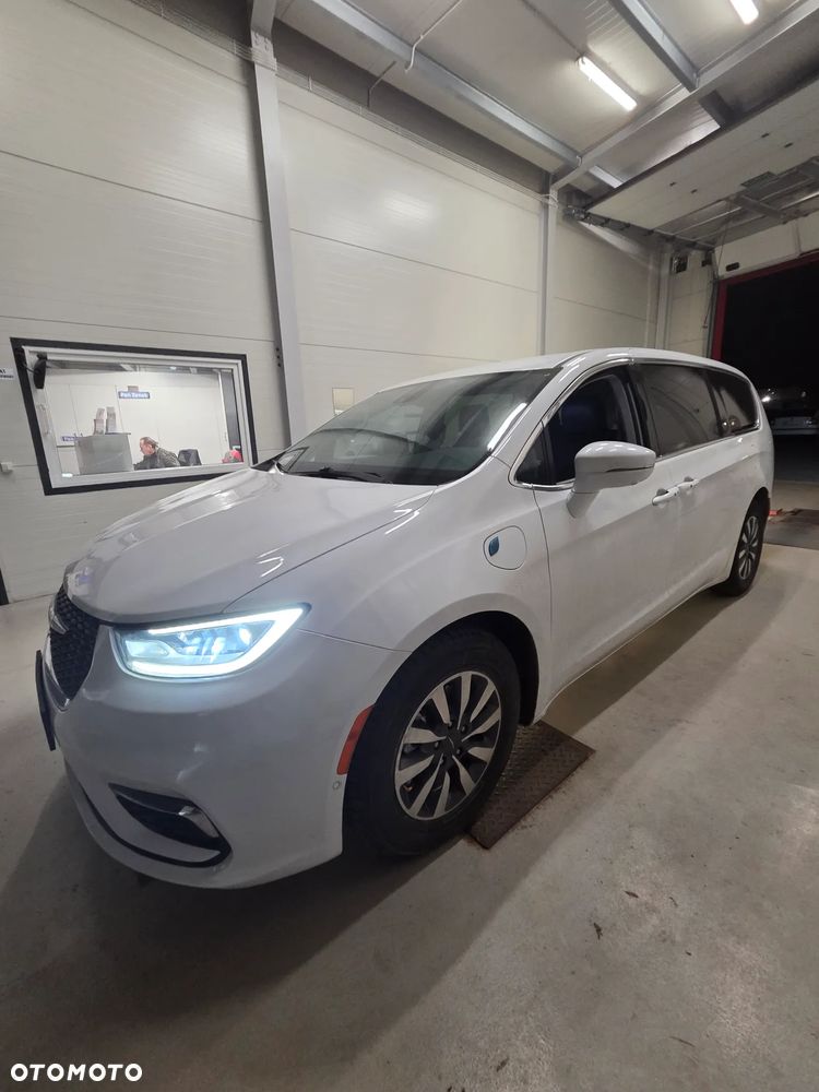 Chrysler Pacifica - 27