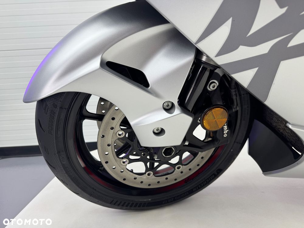 Suzuki GSX - 37