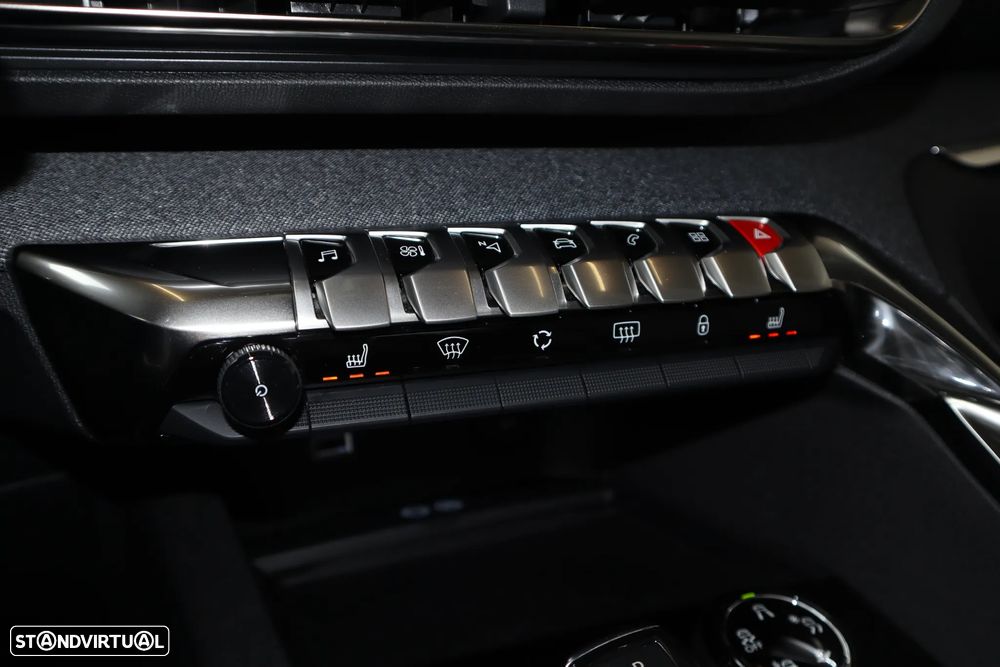 Peugeot 3008 PureTech 130 Stop & Start GPF EAT8 Roadtrip - 26