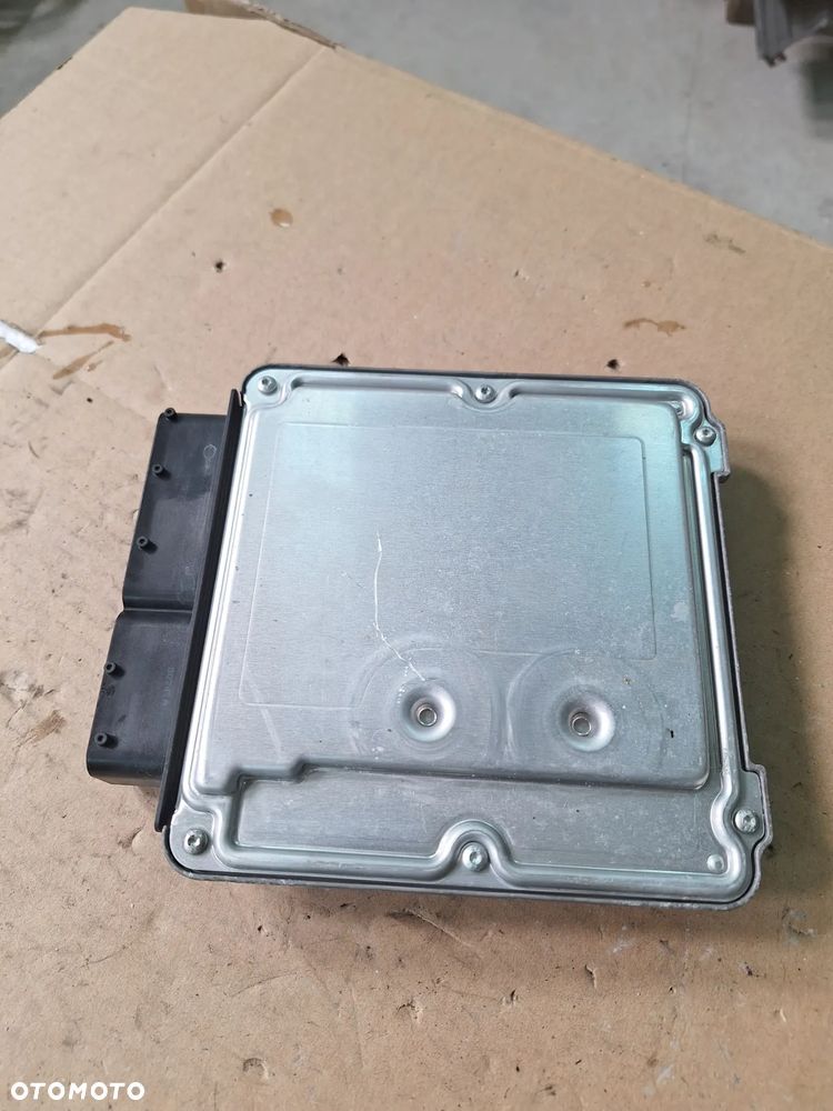komputer sterownik silnika  ECU   VOLKSWAGEN  TOURAN  03G906016EH  /  0 281 011 786   (45/2)   (73/8) - 3