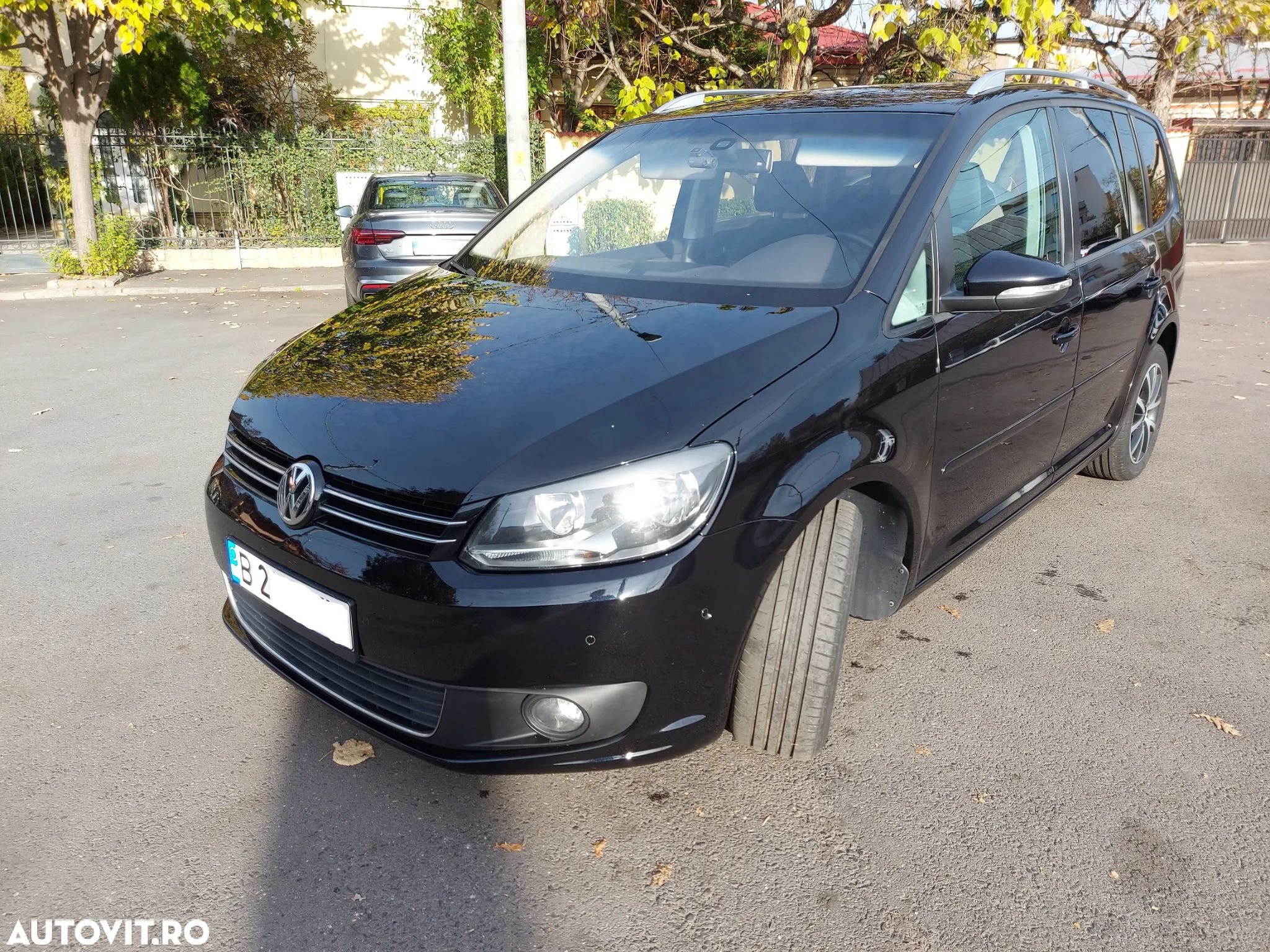 Volkswagen Touran 1.6 TDI DSG Comfortline - 1