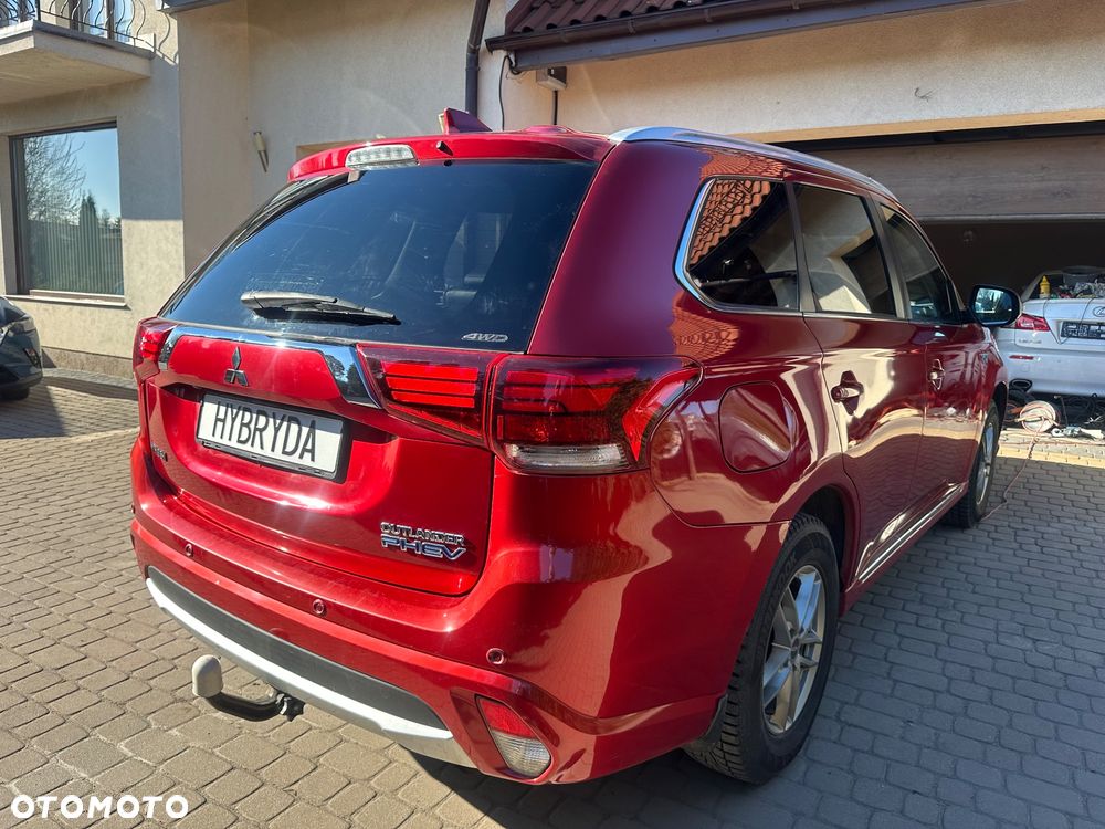 Mitsubishi Outlander 2.0 4WD Top - 4