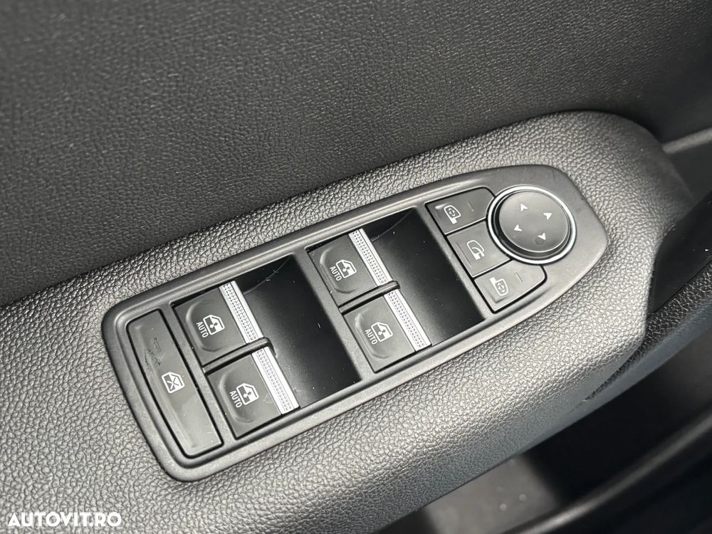 Renault Captur TCe 140 EDC GPF INTENS - 29