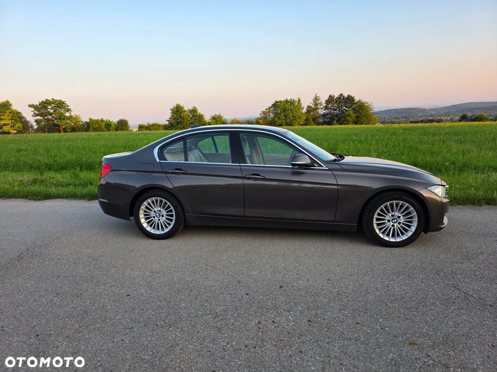 BMW Seria 3 320d xDrive - 4