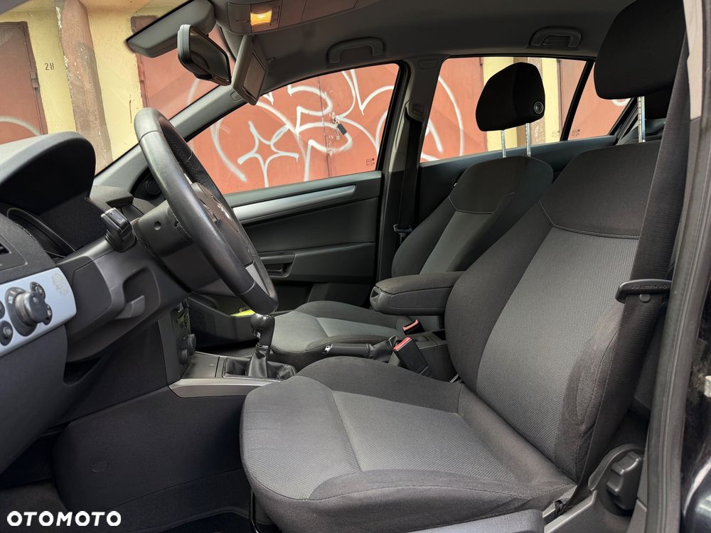 Opel Astra 1.6 NAVI - 24
