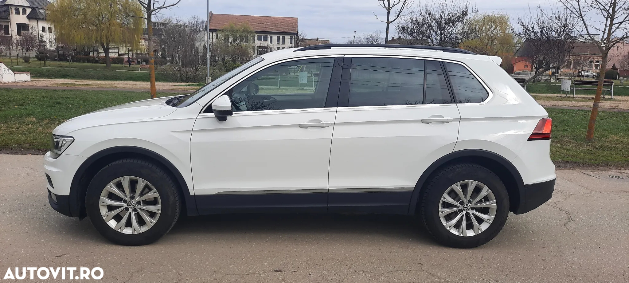 Volkswagen Tiguan 2.0 TDI 4Mot DSG Comfortline - 2