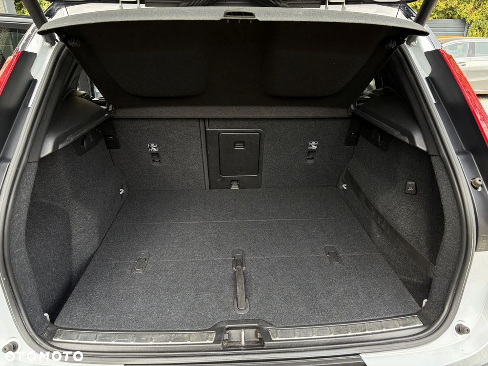 Volvo XC 40 D3 SCR R-Design - 35