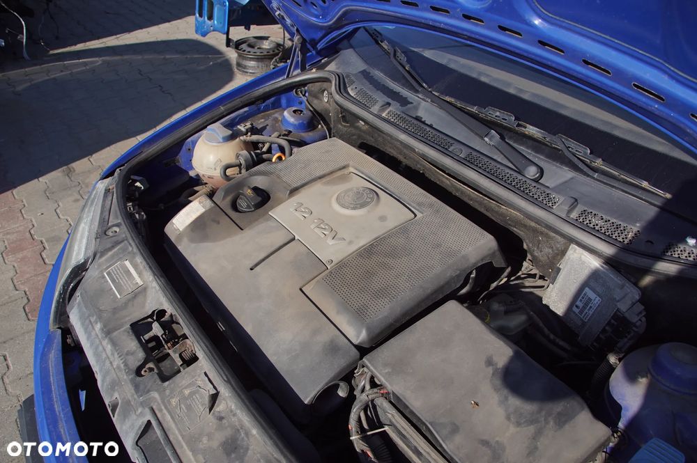 Auto na części - Skoda Fabia I 1.2 12V 64 KM AZQ GSB LF5K 2004R Silnik Skrzynia Błotnik Drzwi Szyba Lampa Lusterko Klapa Maska Deska Kokpit Sterownik Moduł Czujnik Licznik - 17