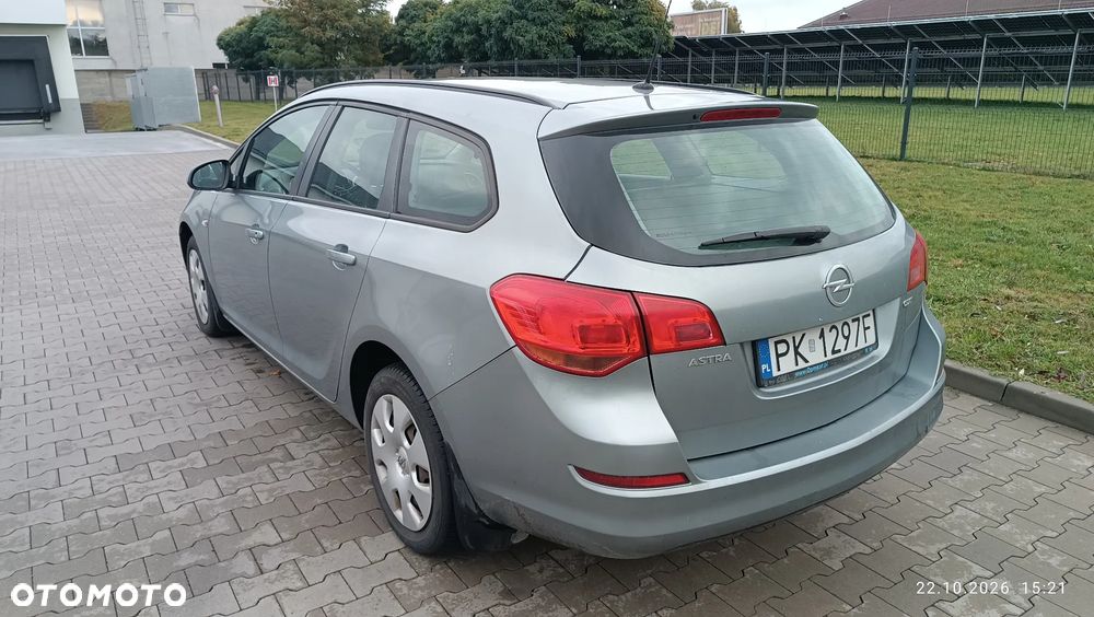 Opel Astra 2011 photo 4