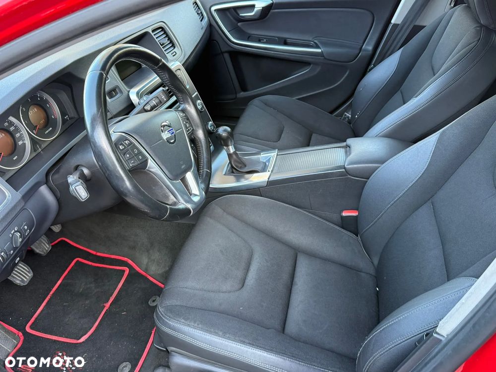 Volvo V60 D2 Momentum - 13