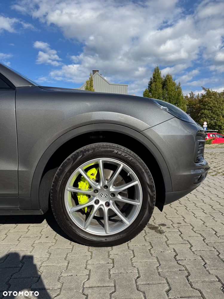 Porsche Cayenne - 4