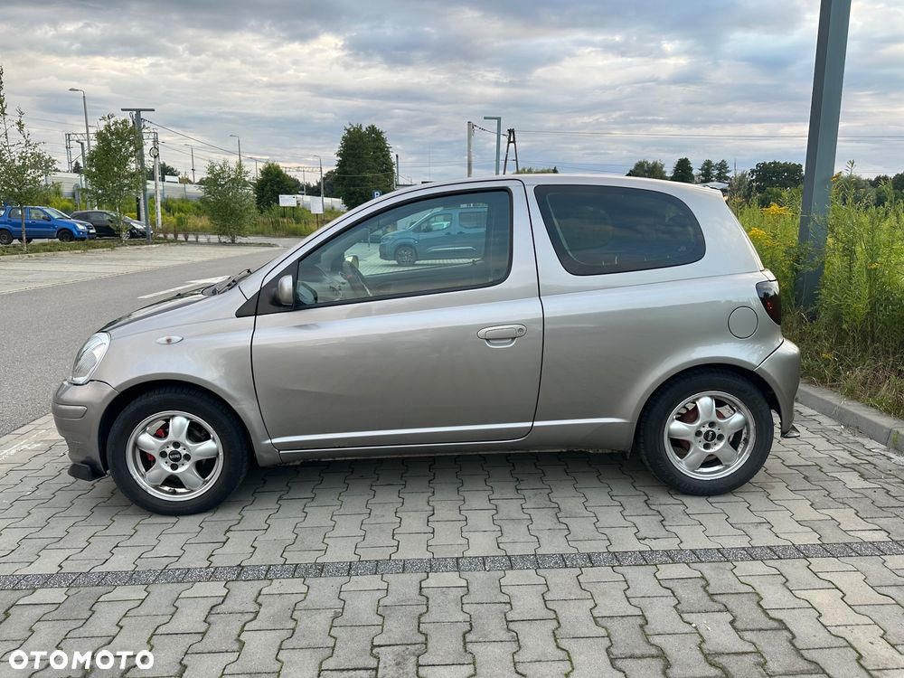 Toyota Yaris - 8