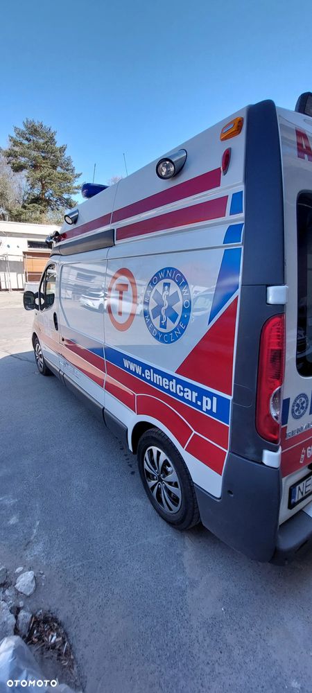 Renault Trafic ambulans - 5