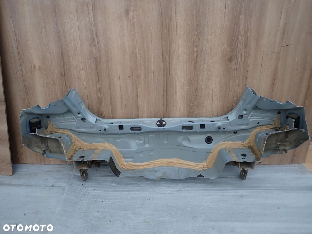 TOYOTA YARIS II 06-11 PAS TYLNY 8T1 - 4