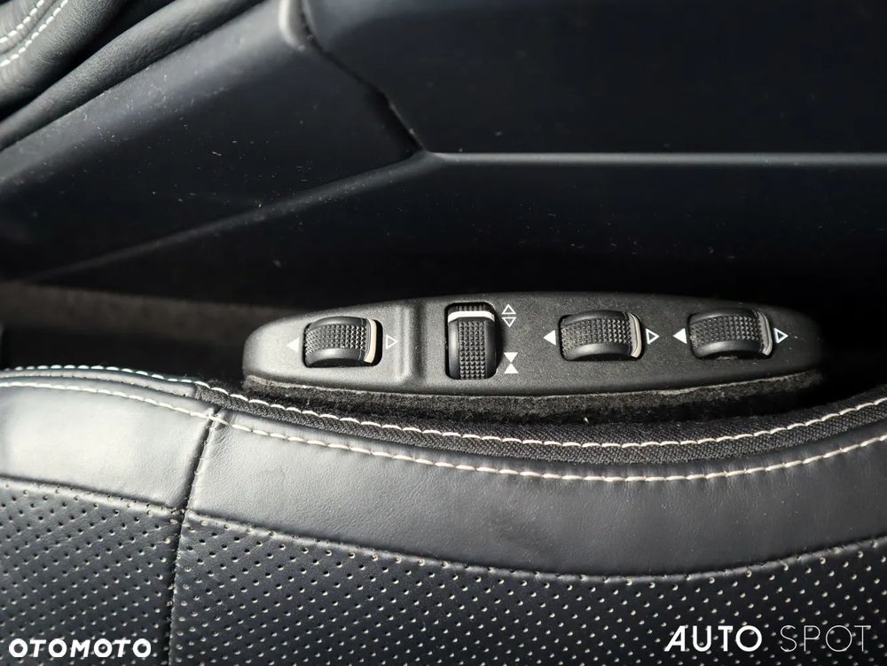 Mercedes-Benz Klasa G AMG 63 AMG SPEEDSHIFT 7G-TRONIC - 23