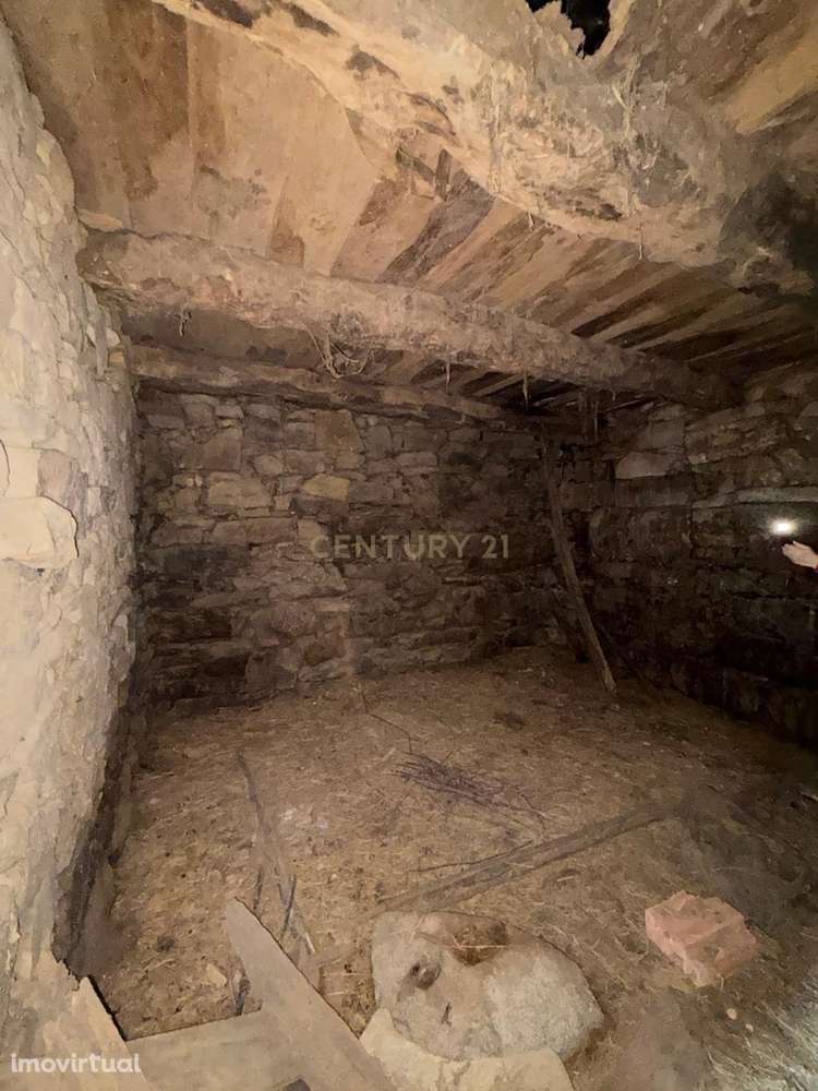 Palheiro para Recuperar + Terreno 2000 m² | Louras de Matos (Urrô) - Grande imagem: 4/8