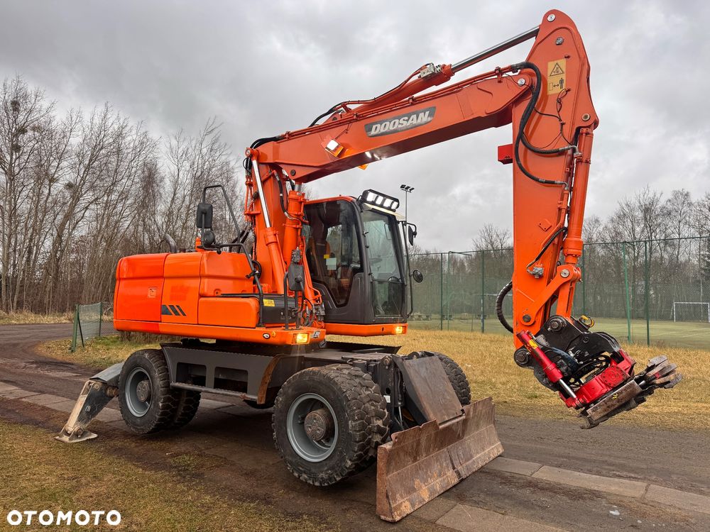 Doosan DX160W - 2