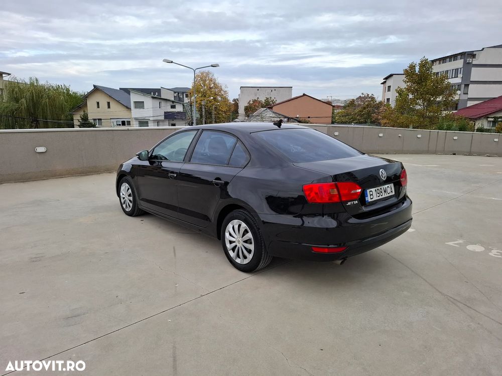 Volkswagen Jetta 1.6 TDI Blue Motion Technology Comfortline - 4