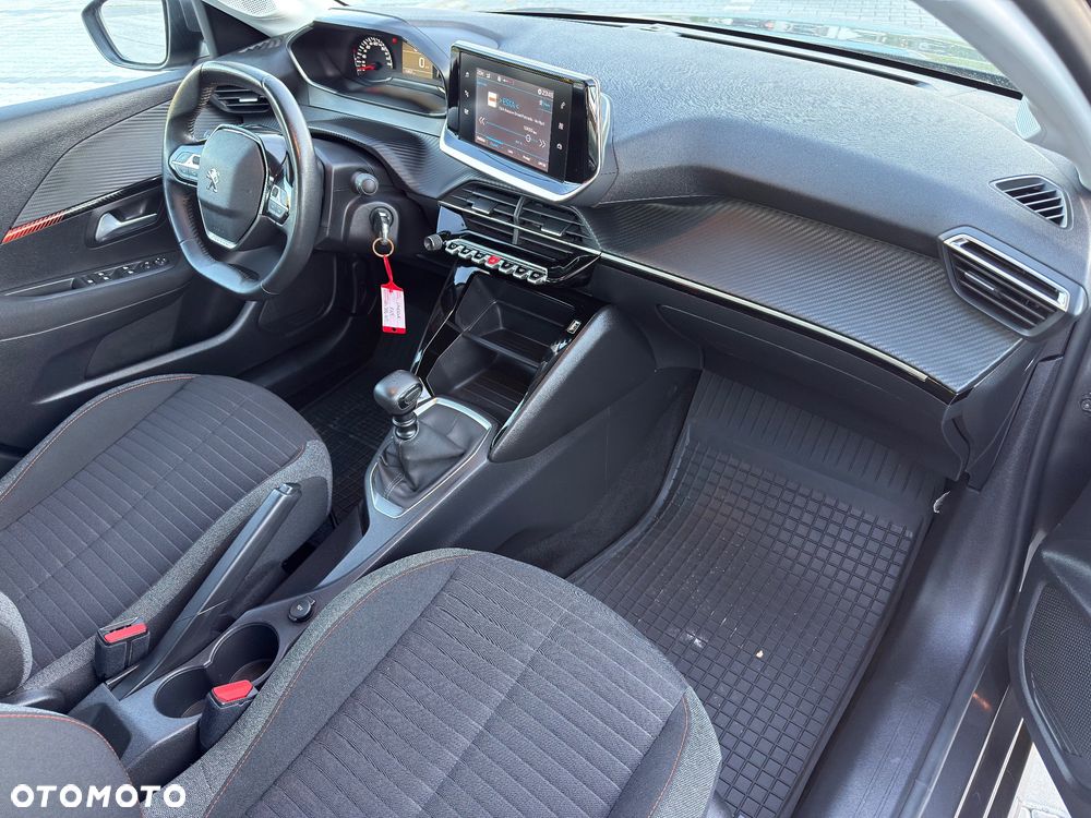 Peugeot 208 - 24