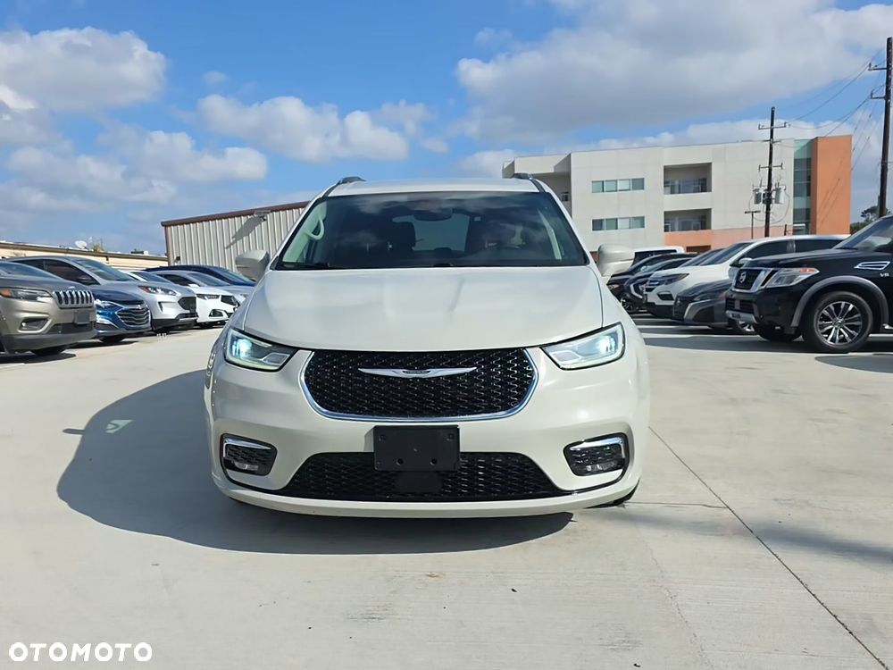Chrysler Pacifica - 1