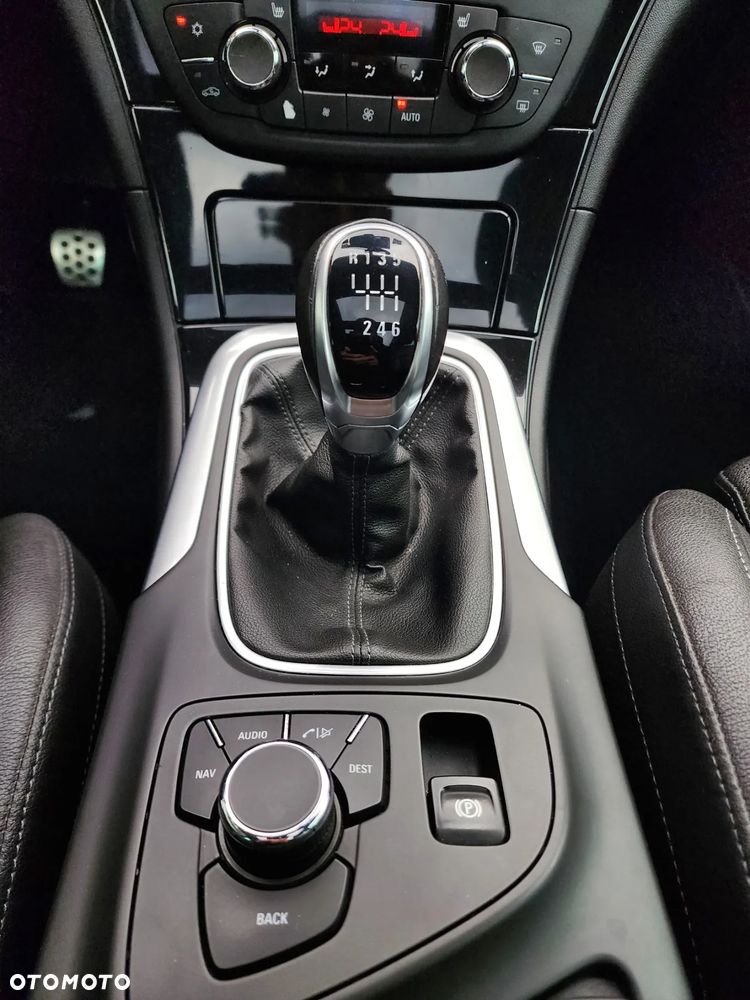 Opel Insignia 2.0 Turbo 4x4 Sport - 25