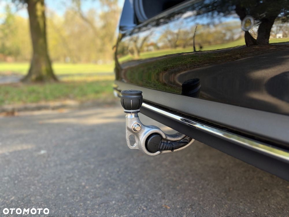 Mercedes-Benz Klasa E 220 d mHEV 4-Matic Exclusive 9G-Tronic - 13