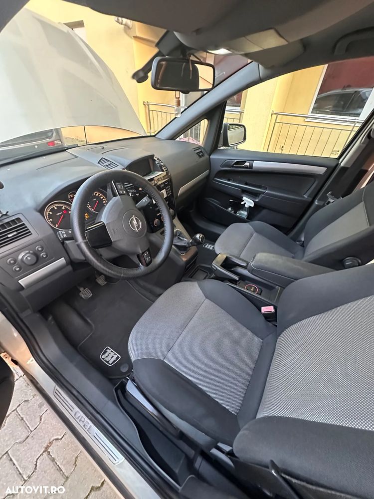 Opel Zafira 2010 photo 2