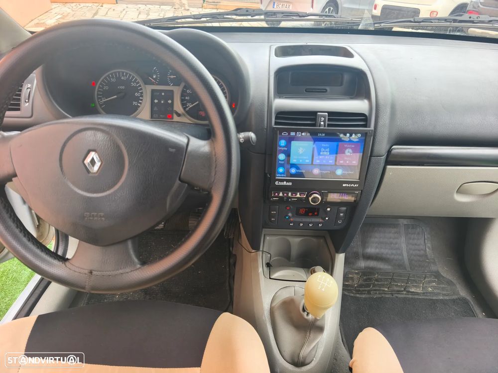 Renault Clio 1.2 16V Extreme - 11