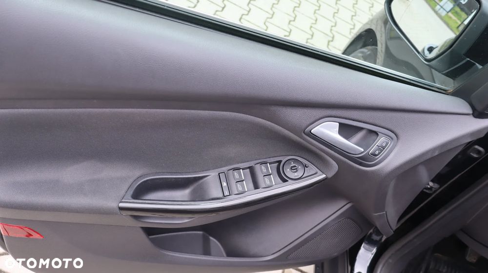 Ford Focus 1.0 EcoBoost Titanium - 28