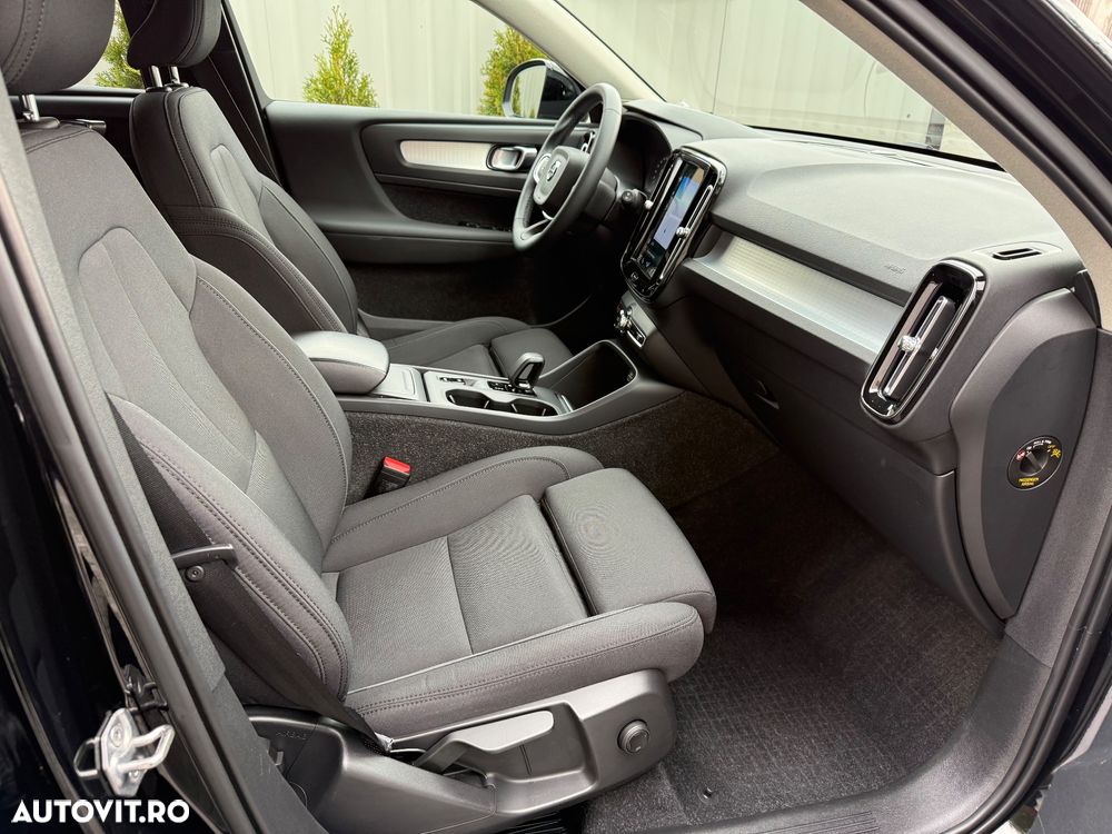 Volvo XC 40 B4 AT8 Mild Hybrid Momentum Pro - 8