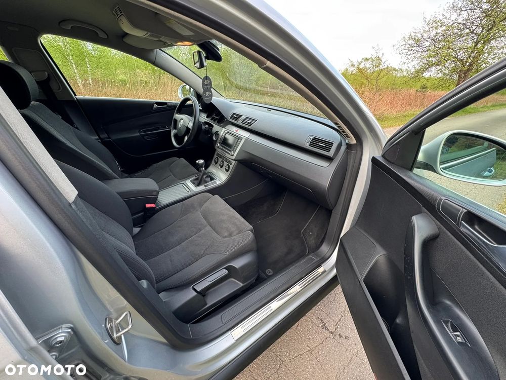Volkswagen Passat 2.0 TDI Individual - 16