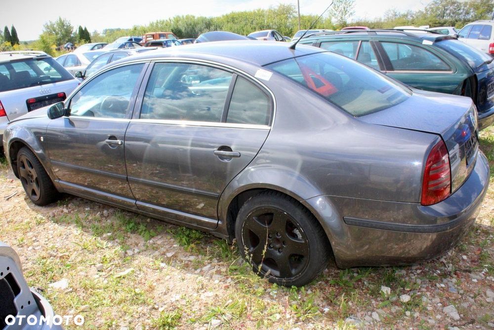 Skoda Superb 3U 2006 2.0TDI BSS Sedan (MASKA, ZDERZAK, LAMPA, BŁOTNIK, DRZWI, SZYBA, FOTEL) - 5