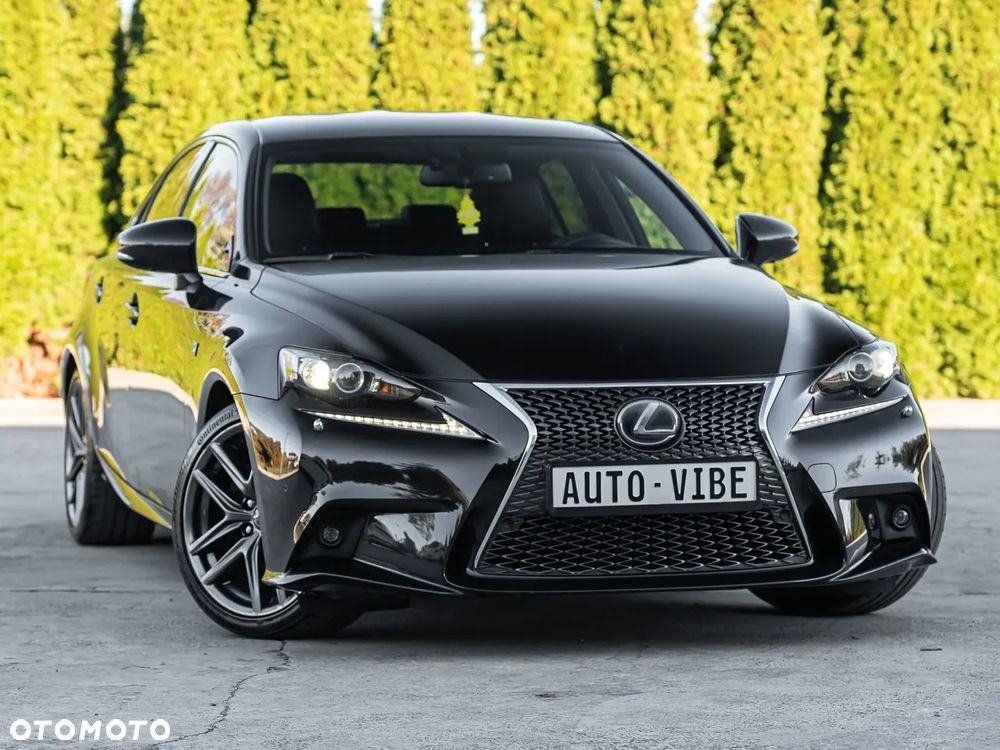 Lexus IS 300h F Sport - 2