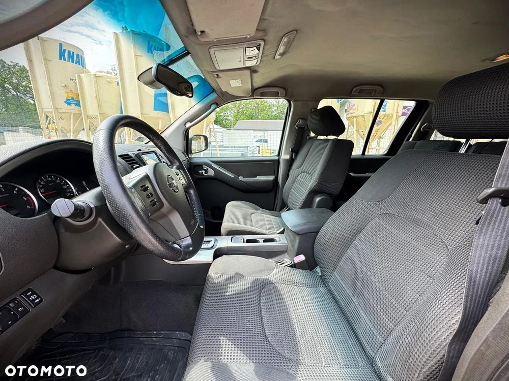 Nissan Pathfinder - 11