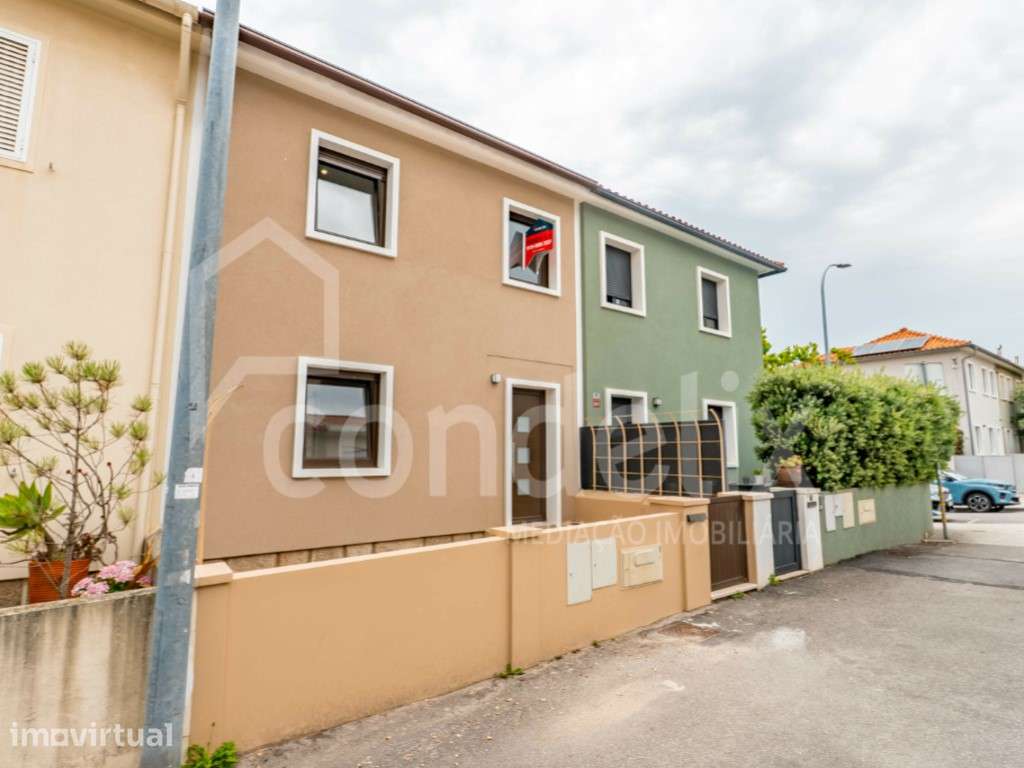 Moradia T2 · totalmente remodelada · Bairro da Vilarinha, Porto - Grande imagem: 4/30