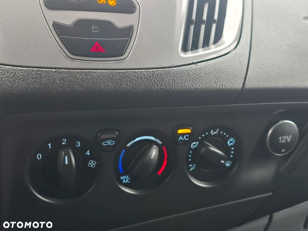 Ford TRANSIT CUSTOM - 17