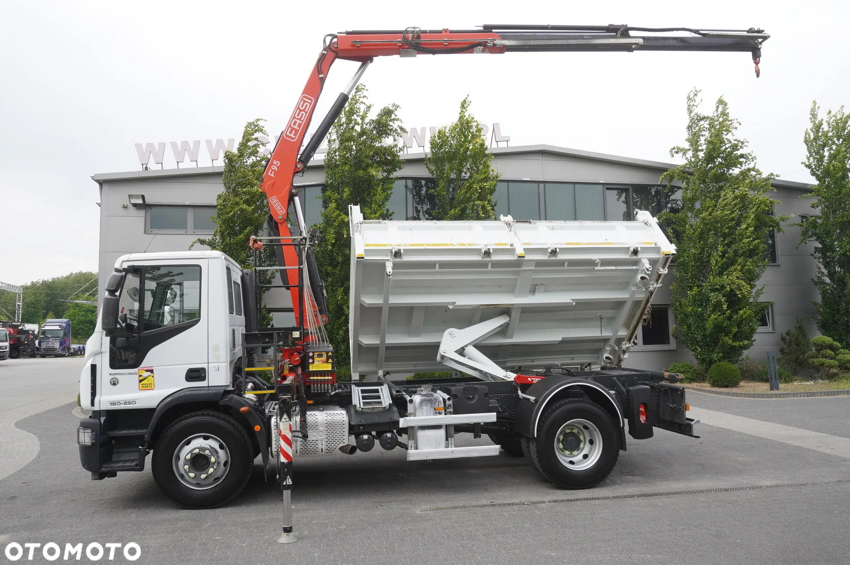 Iveco Eurocargo 160-250 / HDS Fassi F95 / 120 tys. km / wywrotka 3-stronna - 17