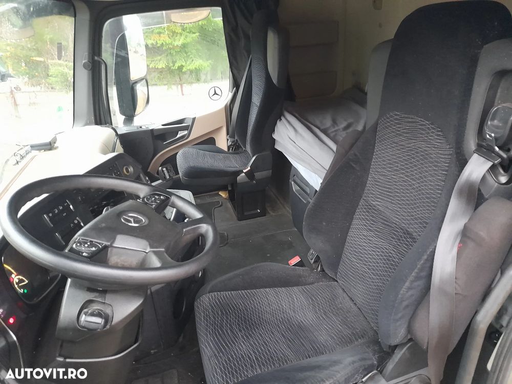 Mercedes-Benz 963-4-D - 9