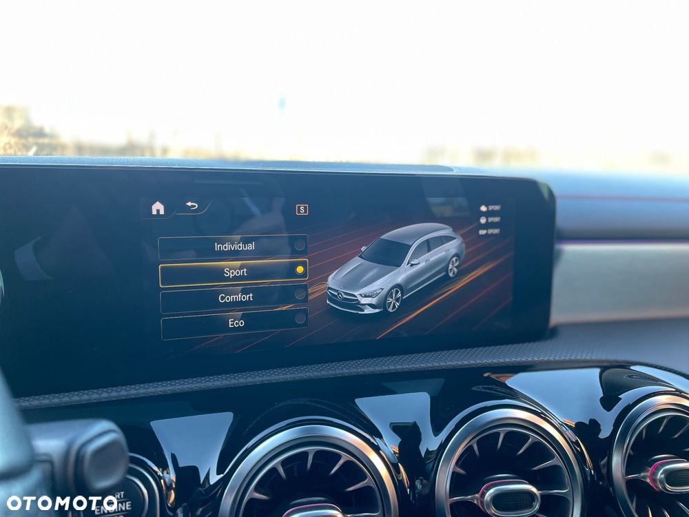 Mercedes-Benz CLA 200 7G-DCT AMG Line - 27