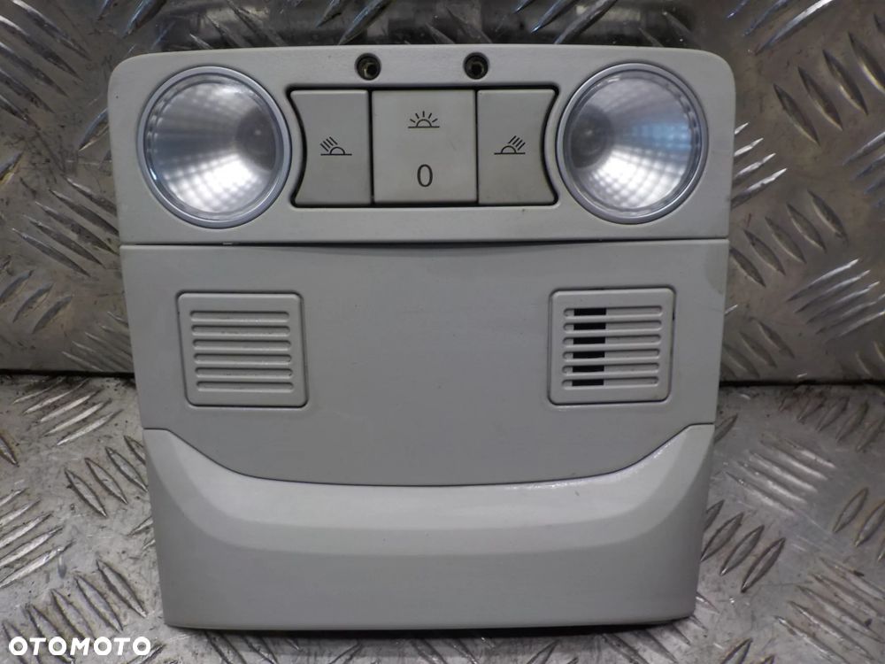 VW GOLF VI LAMPKA PODSUFITKI OŚWIETLENIA KABINY