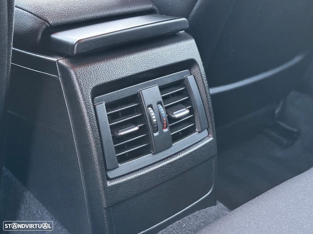 BMW 118 dA Line Sport - 34