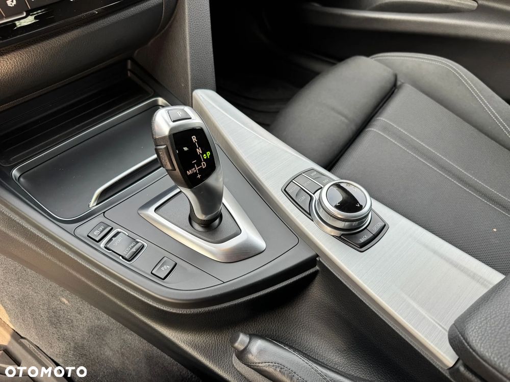 BMW Seria 3 320d Sport Line - 30
