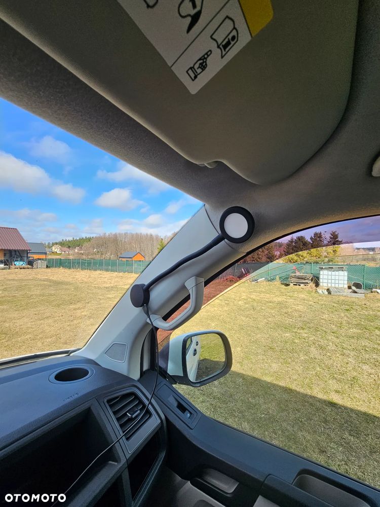 Volkswagen Caravelle - 8