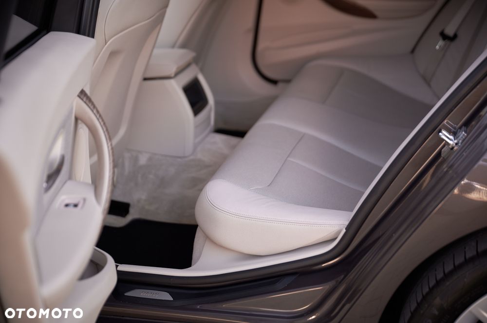 BMW Seria 3 - 25