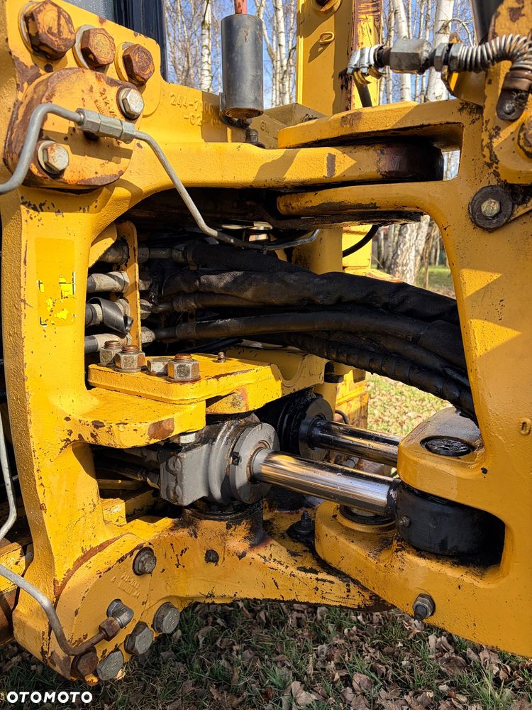 Caterpillar 422E - 19