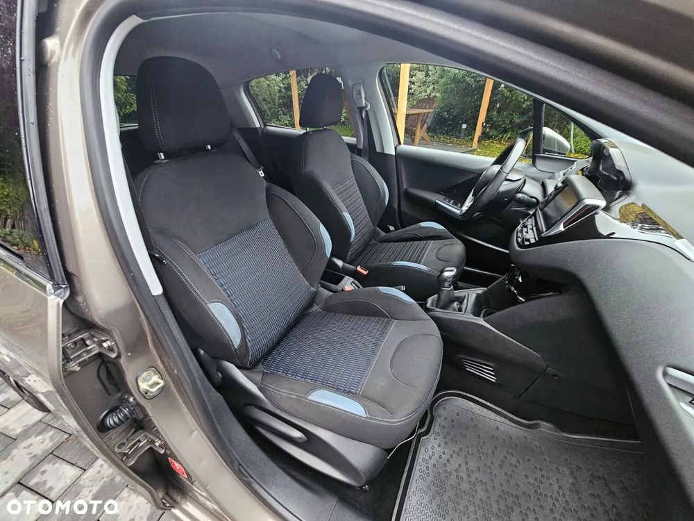 Peugeot 208 1.2 VTi Allure - 12