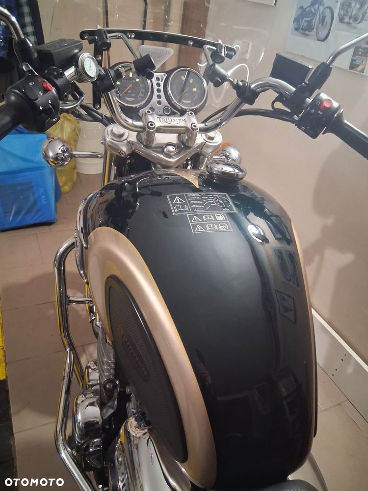 Triumph Thunderbird - 7