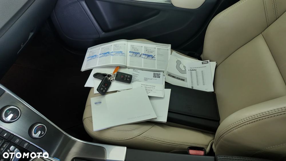 Volvo V60 D6 AWD Plug-in Hybrid Summum - 34