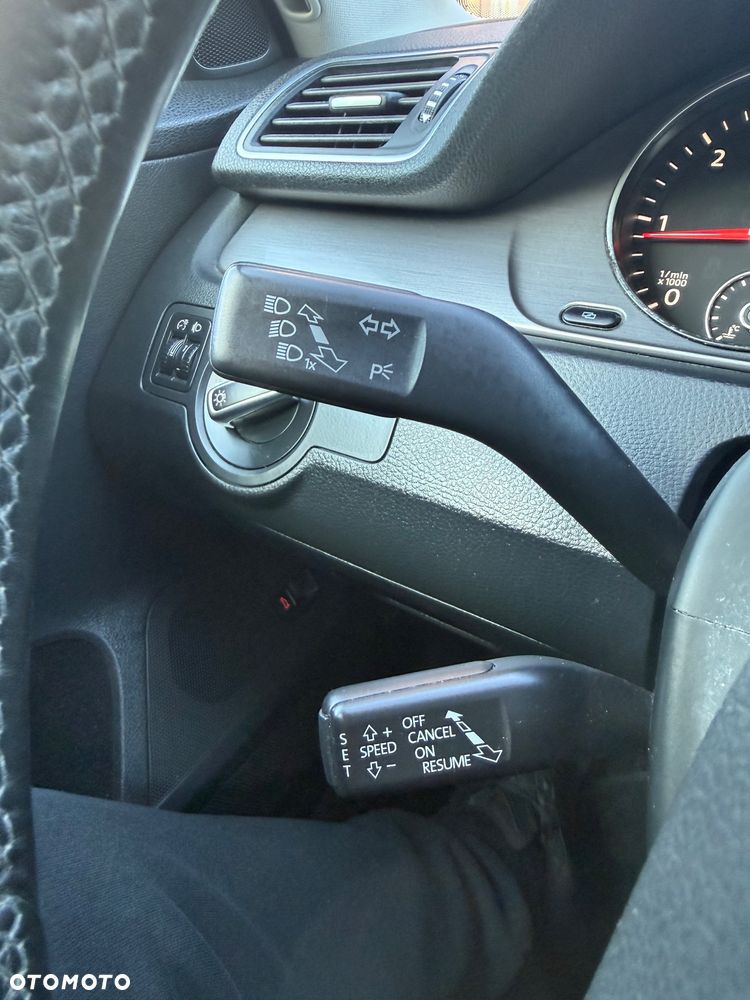 Volkswagen Passat - 26